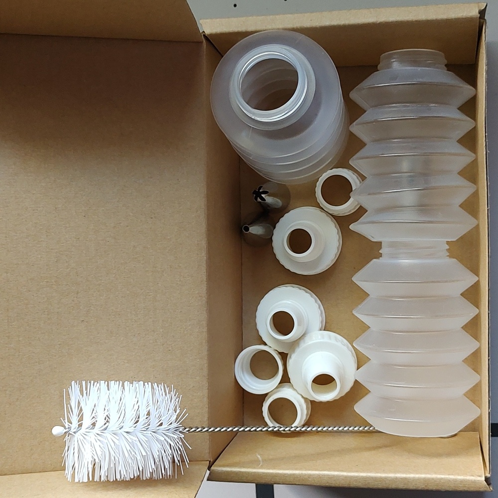 Pampered chef decorator bottle set